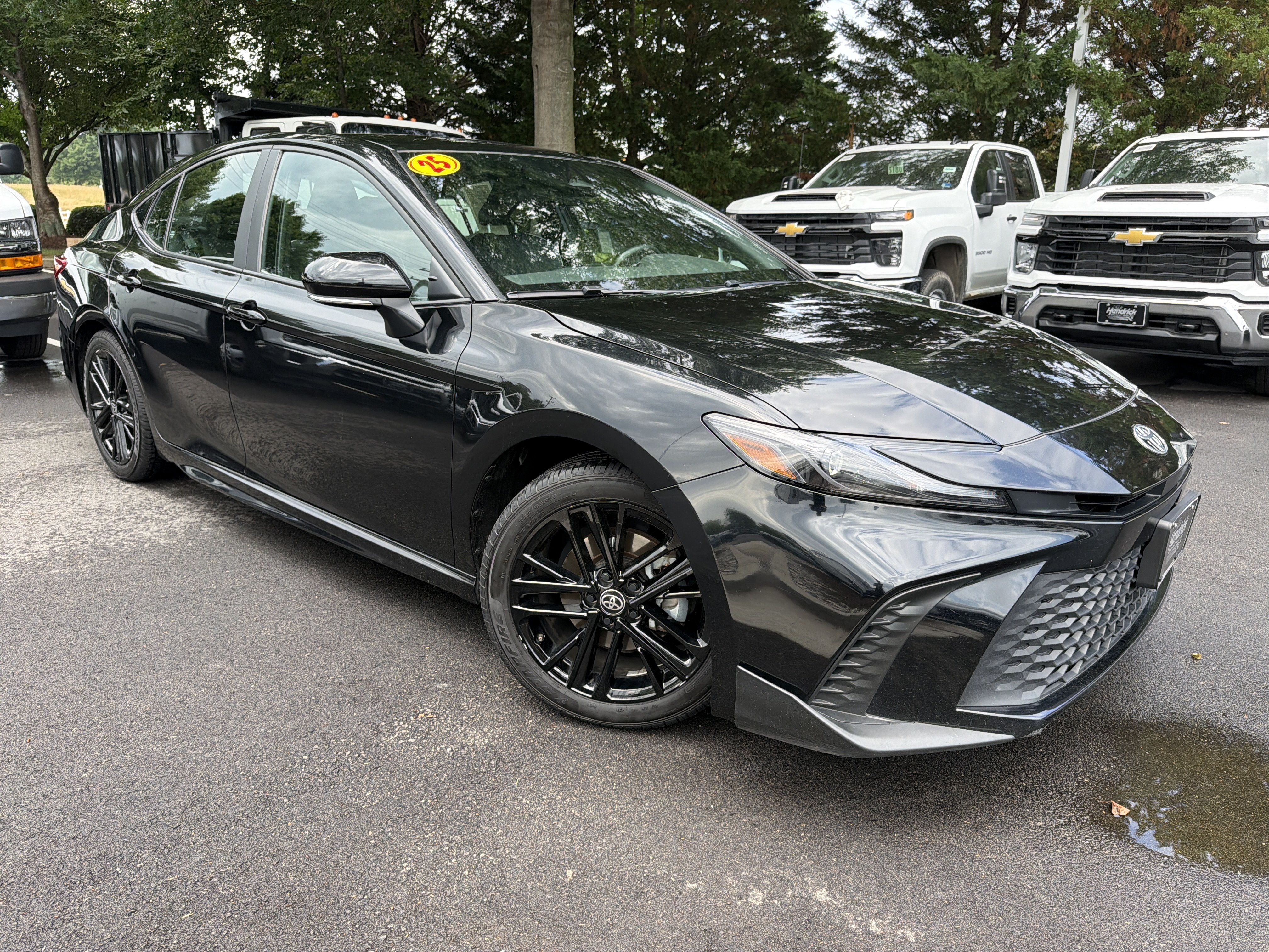 Used 2025 Toyota Camry SE FWD image 2