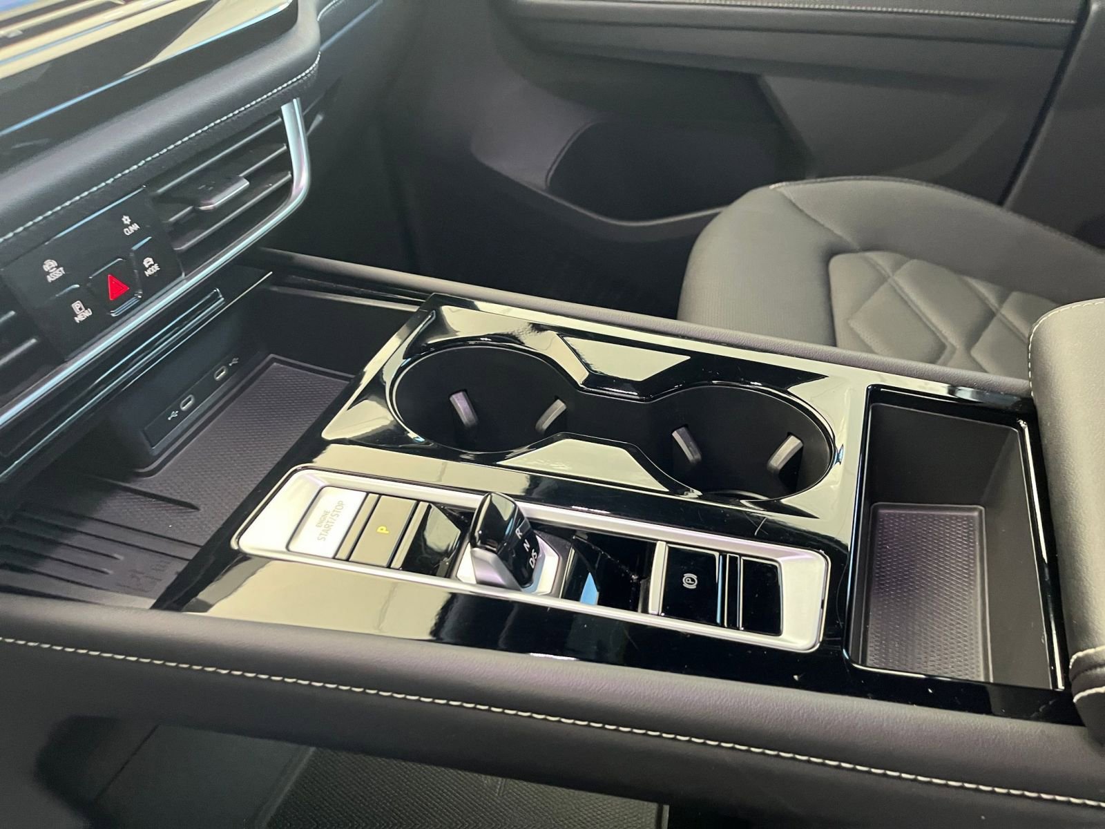 Used 2025 Volkswagen Atlas Cross Sport SE image 41