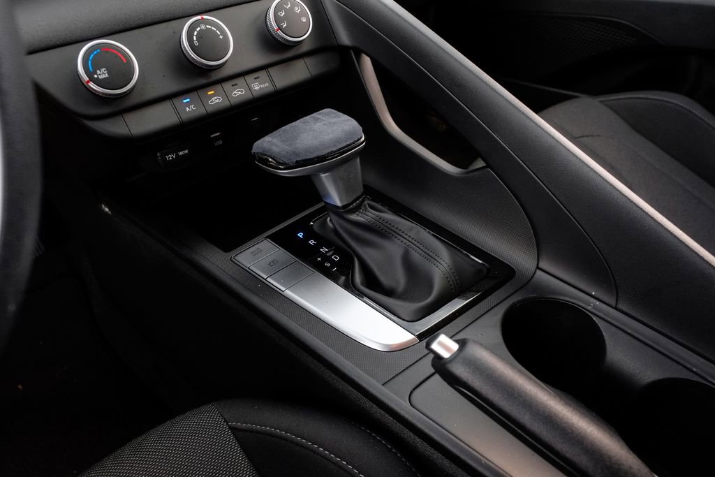 Used 2025 Hyundai Elantra SE image 28