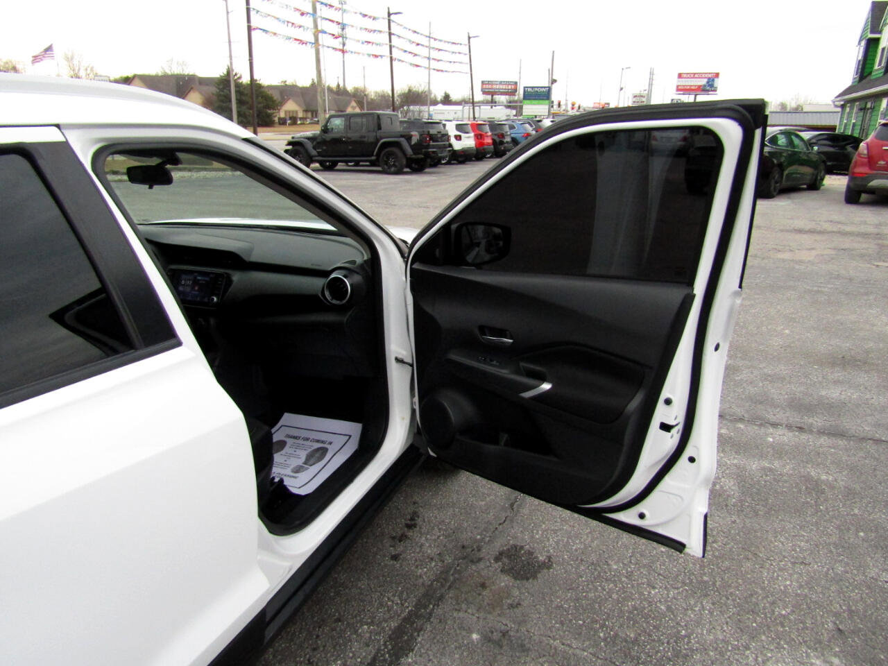 Used 2022 Nissan Kicks SV image 25