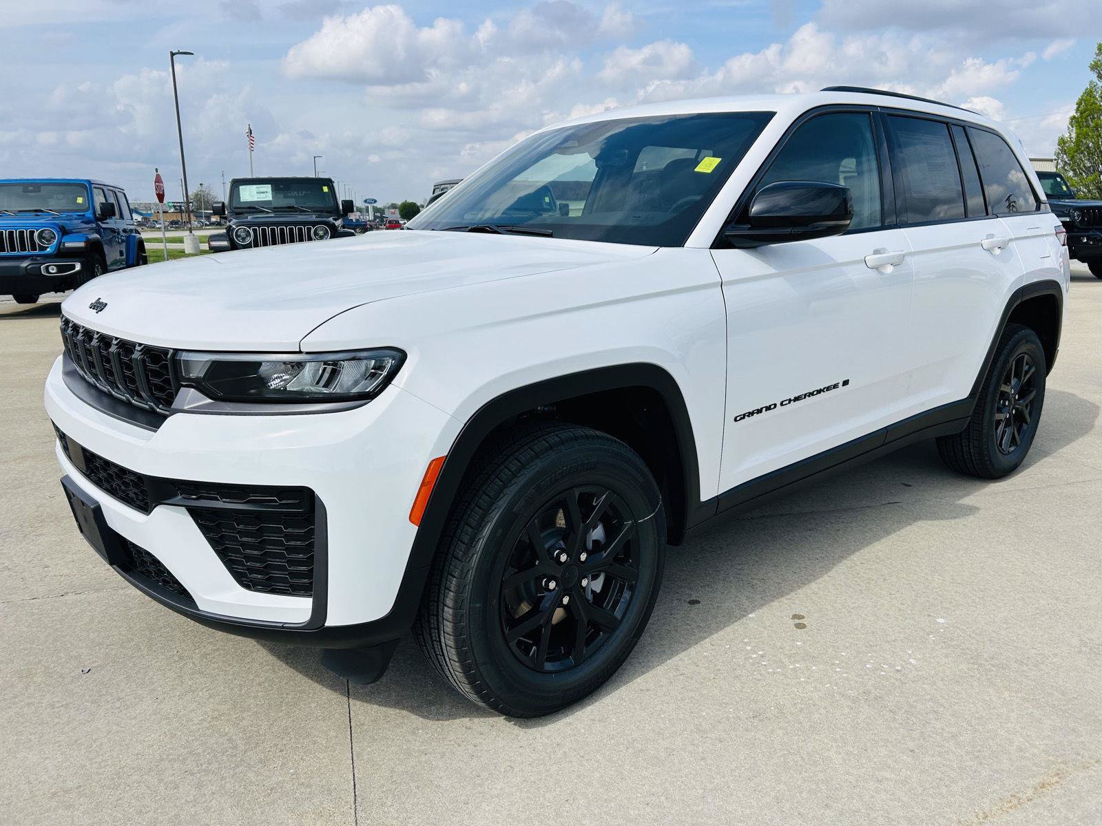 New 2026 Jeep Grand Cherokee Altitude AWD/4WD image 35