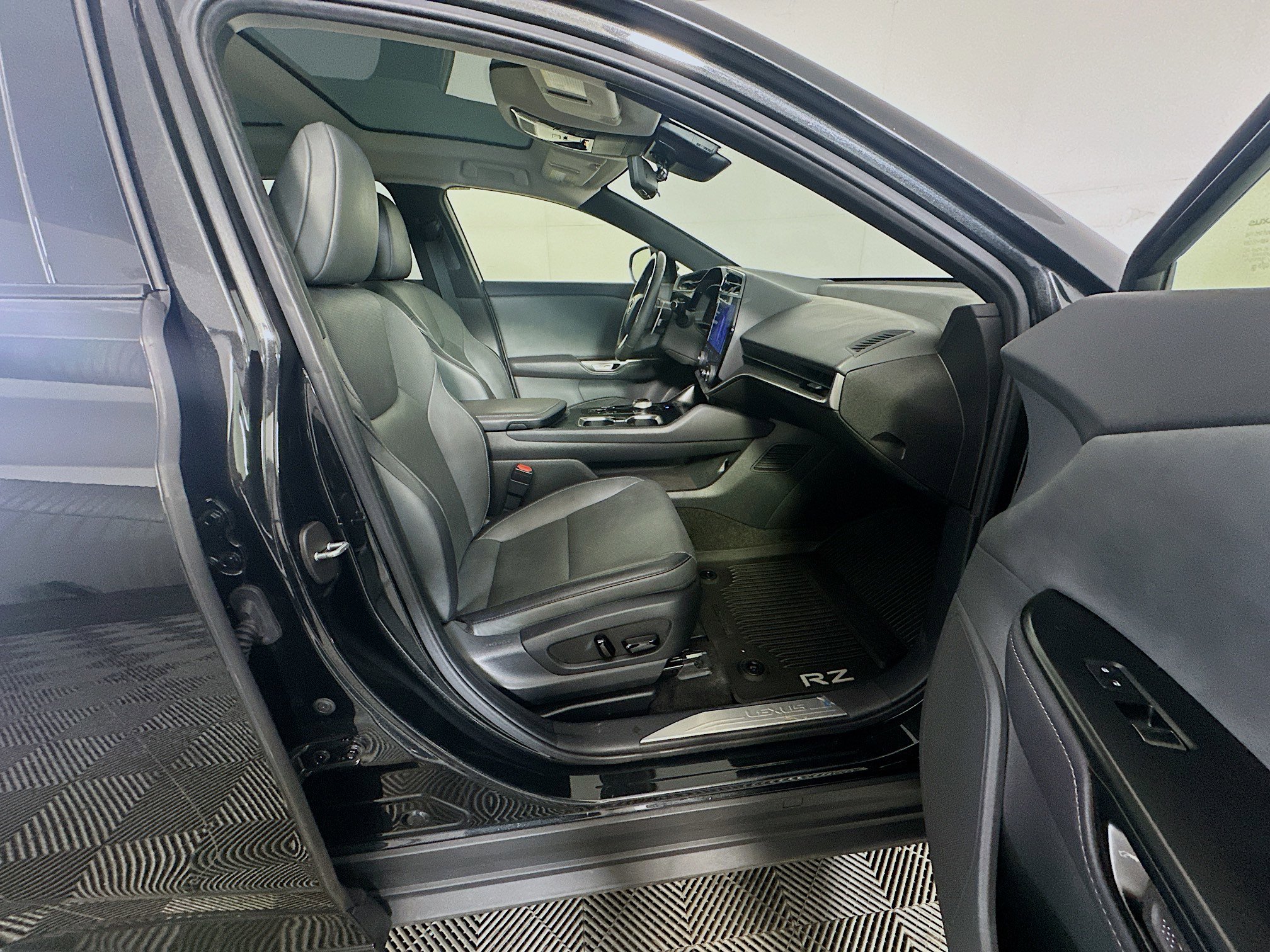 Used 2023 Lexus RZ 450e Premium w/ Technology Package image 34