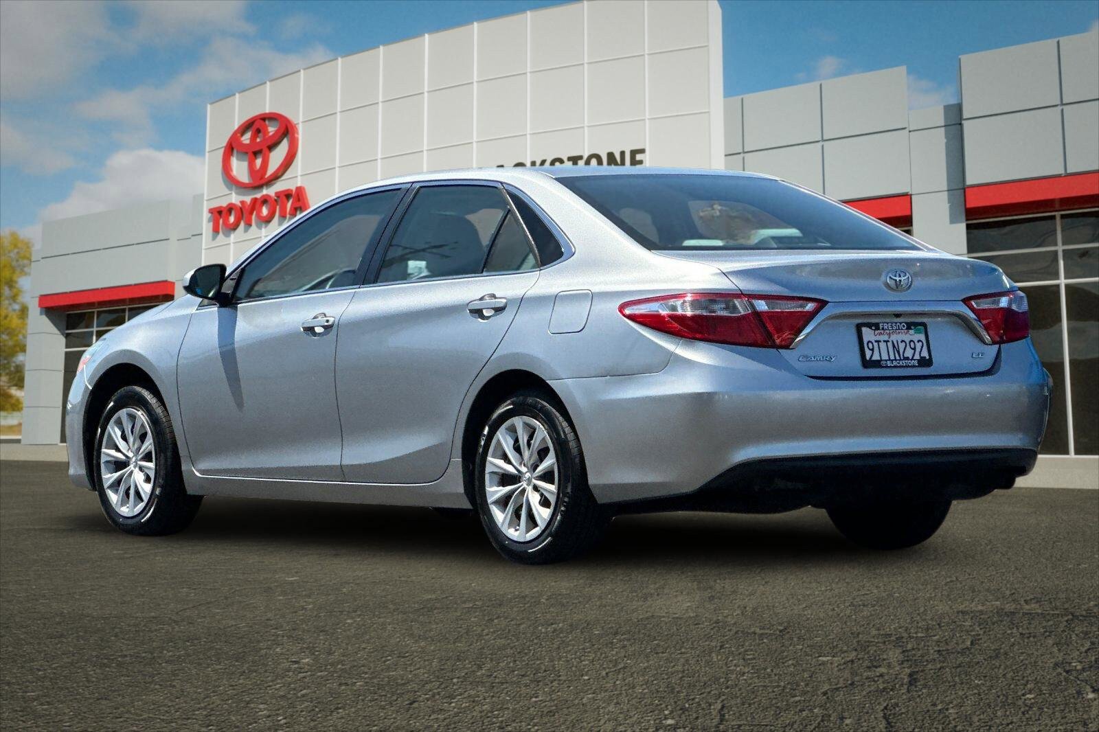 Used 2017 Toyota Camry LE FWD image 5