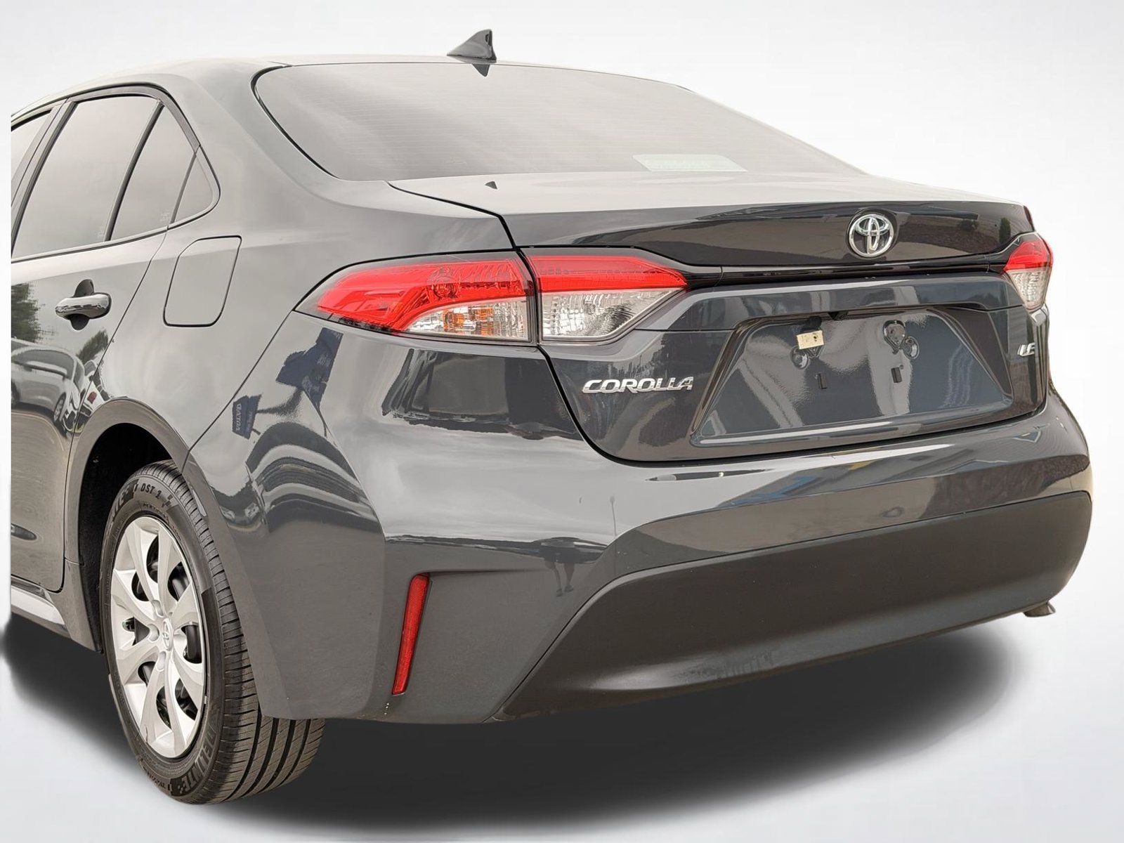 Used 2025 Toyota Corolla LE w/ Convenience Package FWD image 5