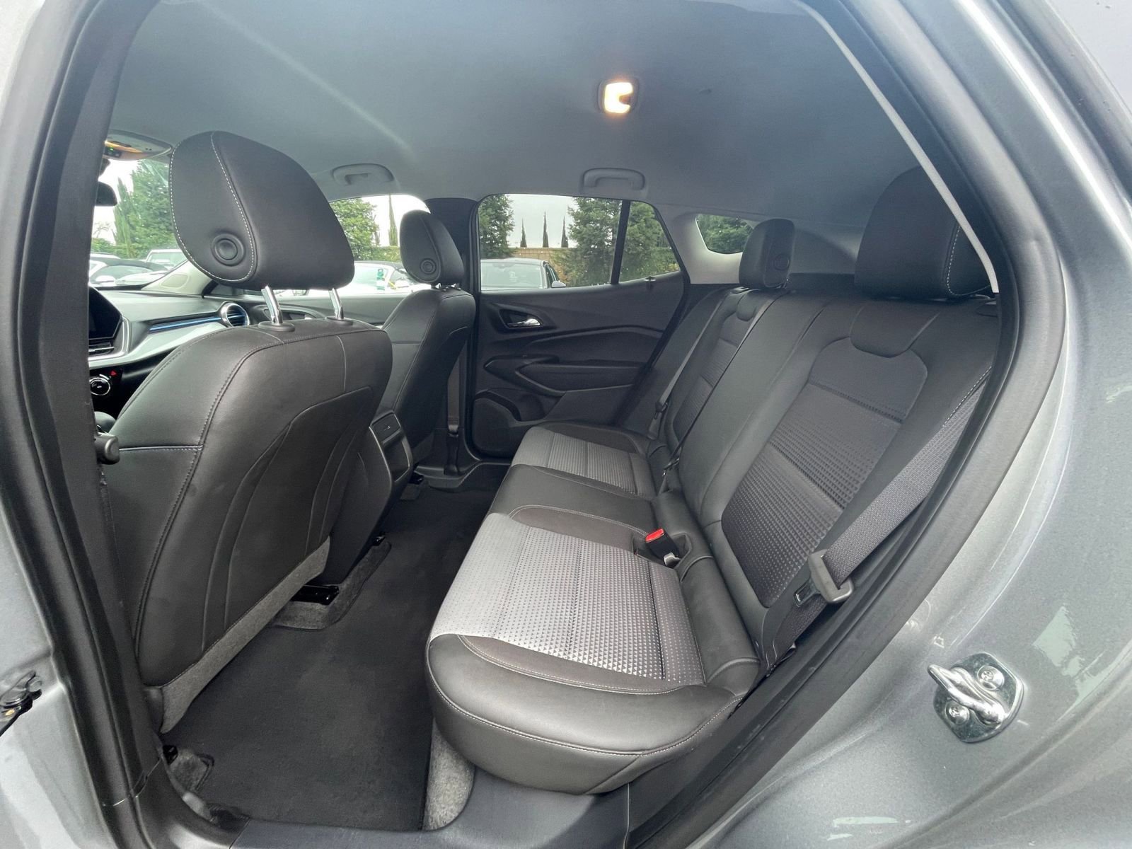 Used 2025 Chevrolet Trax LT image 21