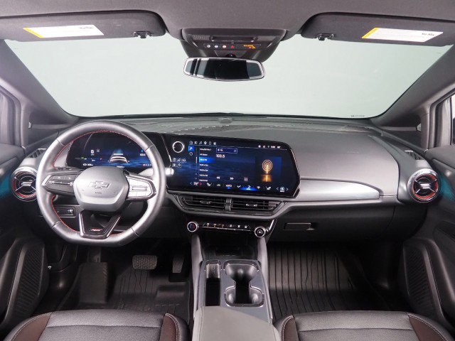 Used 2025 Chevrolet Equinox EV RS FWD image 3