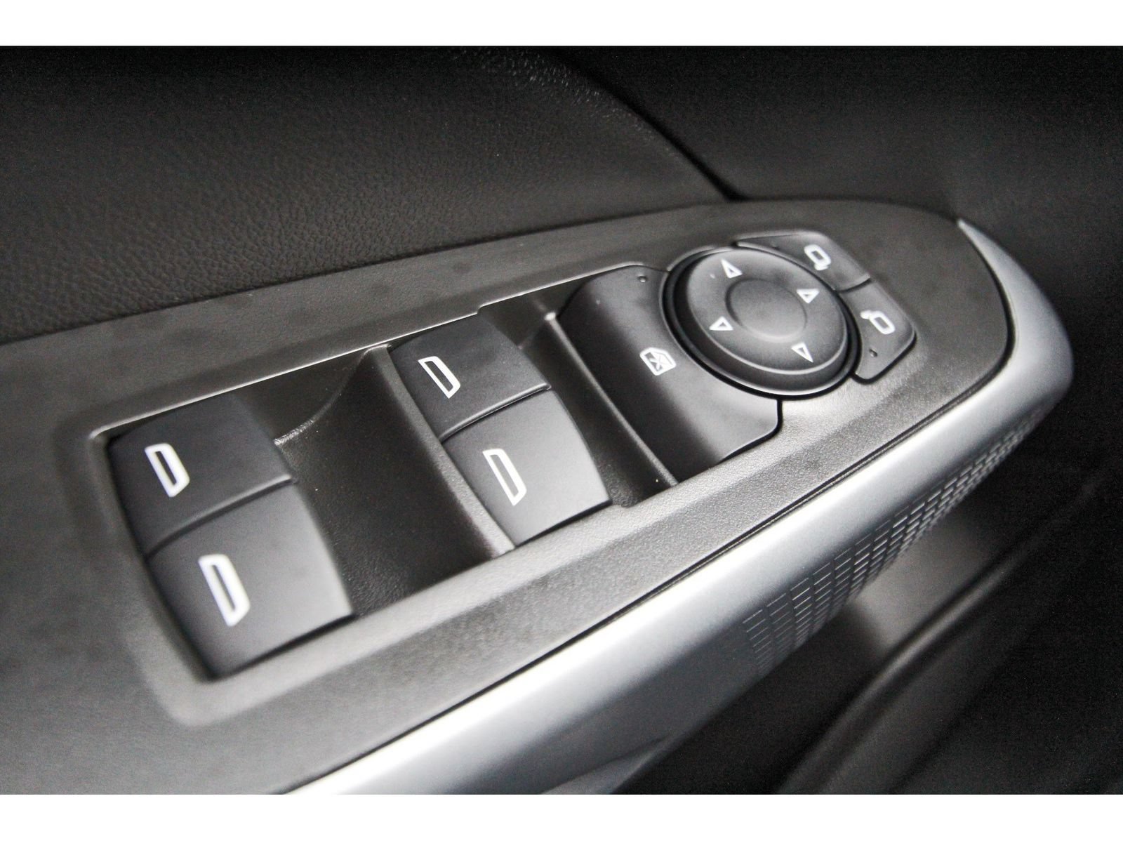 Used 2024 Chevrolet Trax LS w/ LS Convenience Package FWD image 19