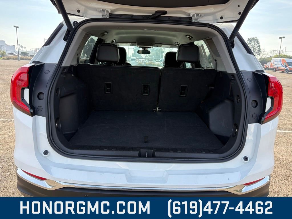 Used 2024 GMC Terrain SLT image 23
