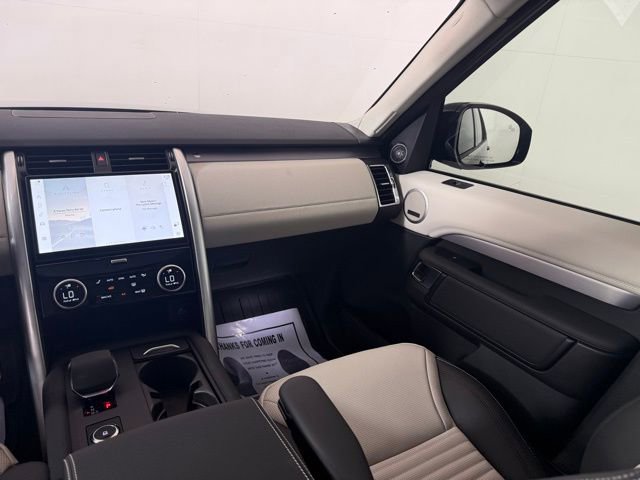 Certified 2025 Land Rover Discovery Dynamic SE image 25