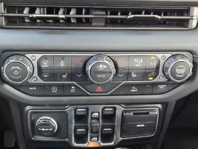 Used 2026 Jeep Wrangler Unlimited Sahara AWD/4WD image 23