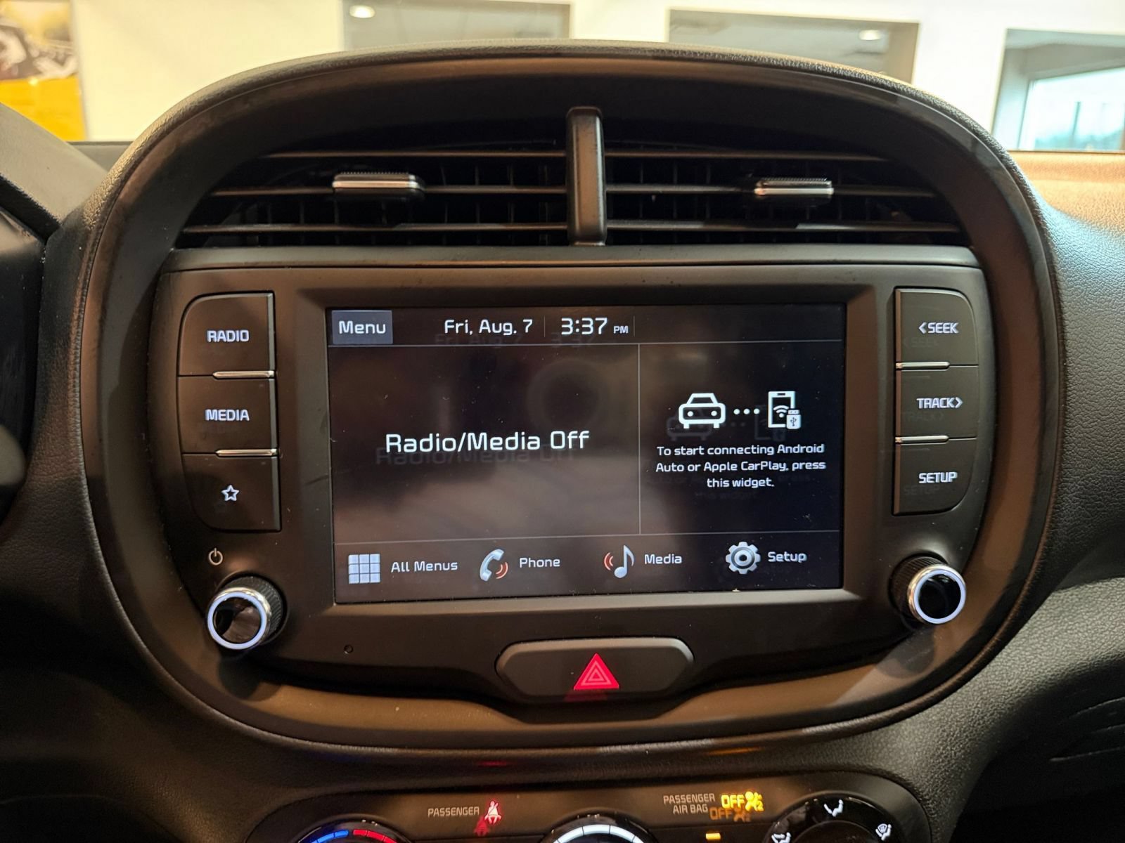 Used 2025 Kia Soul LX w/ LX Technology Package FWD image 20