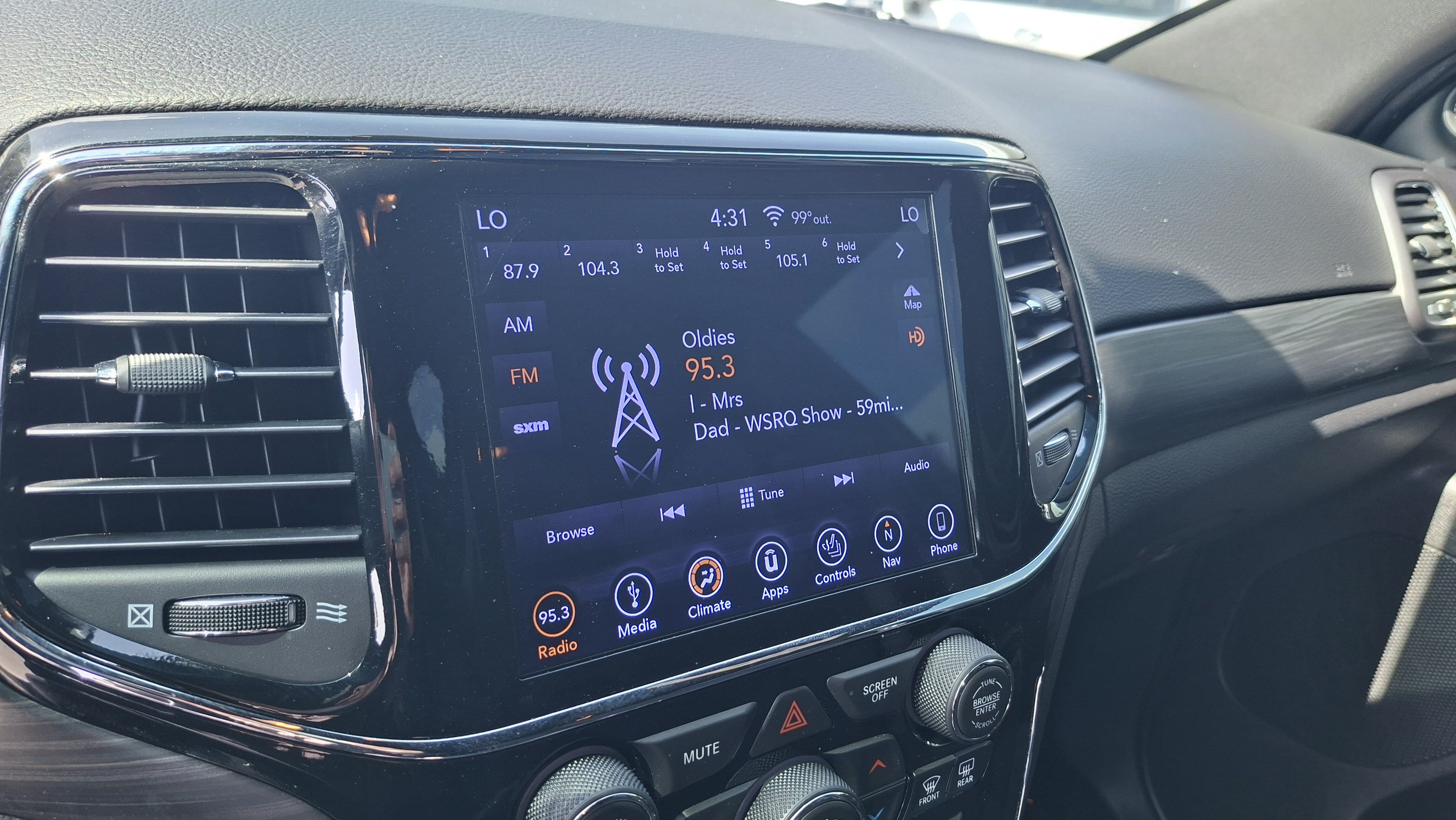 Used 2019 Jeep Grand Cherokee Laredo RWD image 14