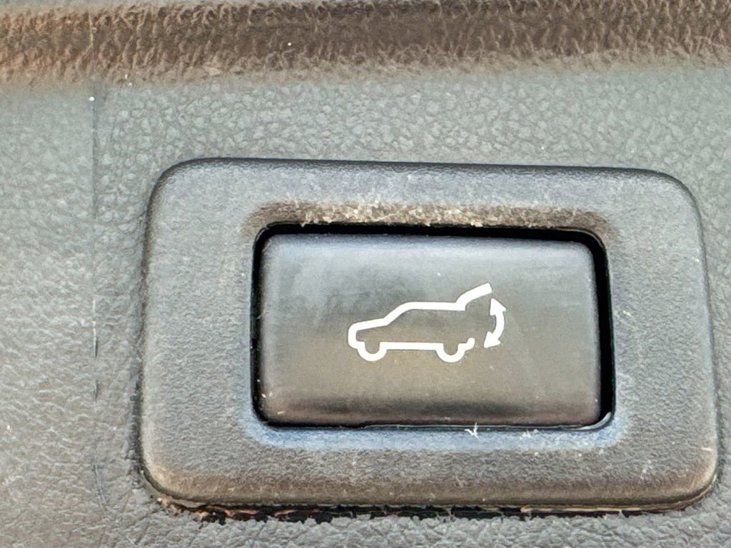 Used 2017 Subaru Outback 3.6R Limited image 34