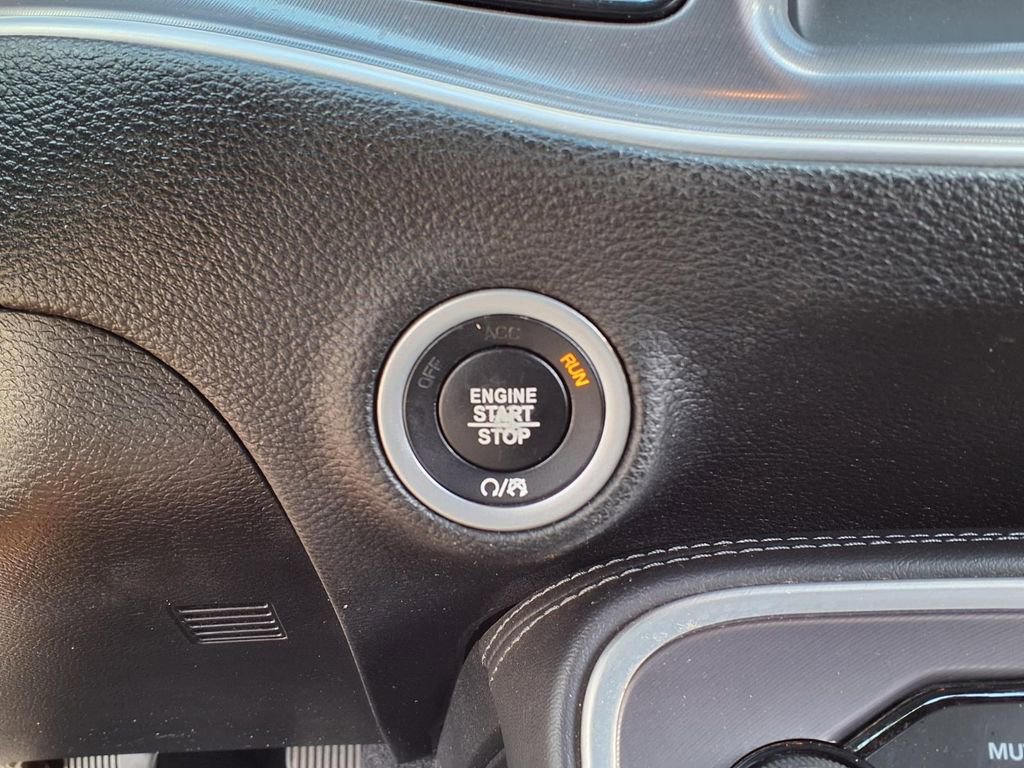 Used 2020 Dodge Challenger SXT RWD image 26