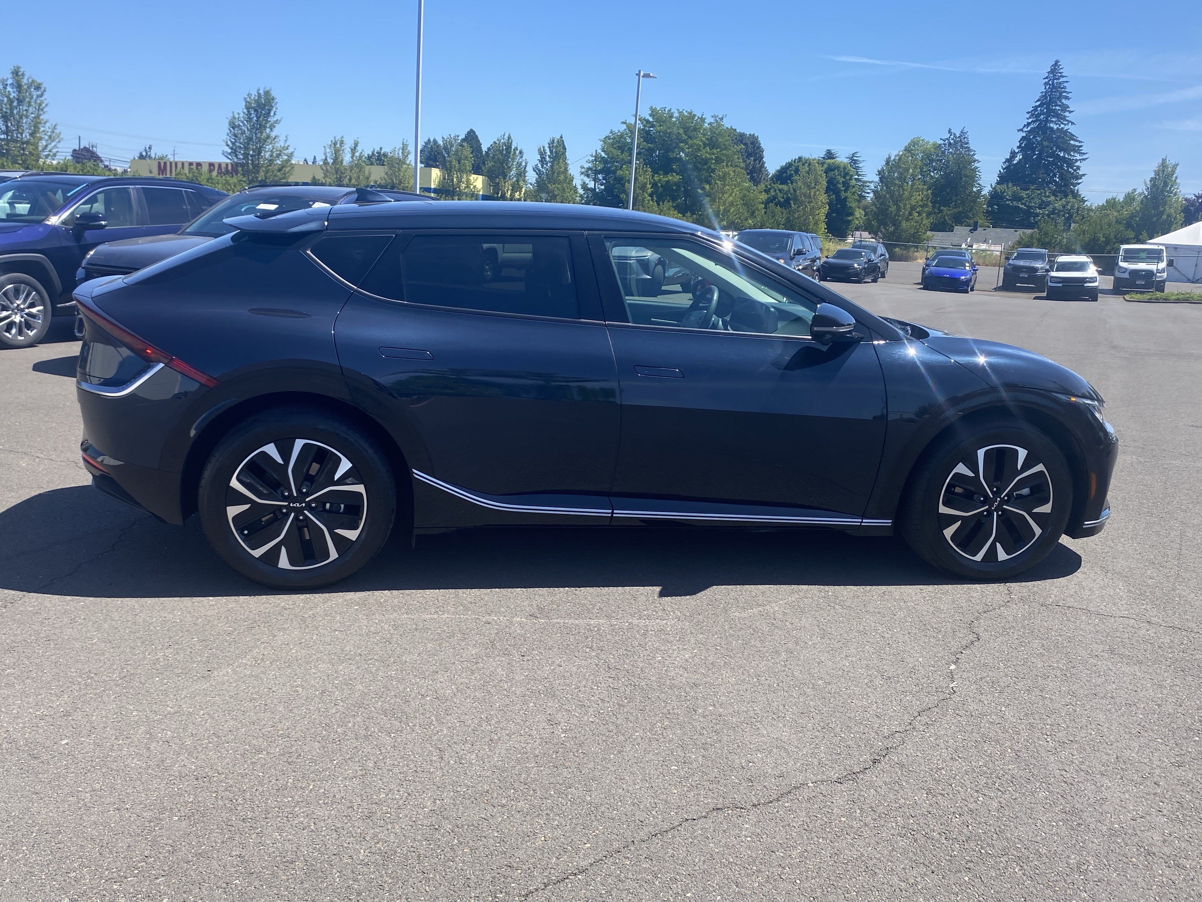 Used 2024 Kia EV6 Wind w/ Wind Technology Package AWD/4WD image 6