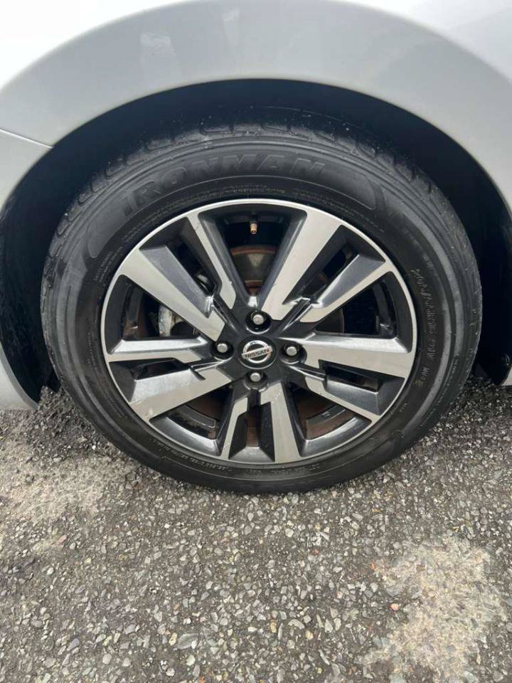 Used 2021 Nissan Versa SV FWD image 23