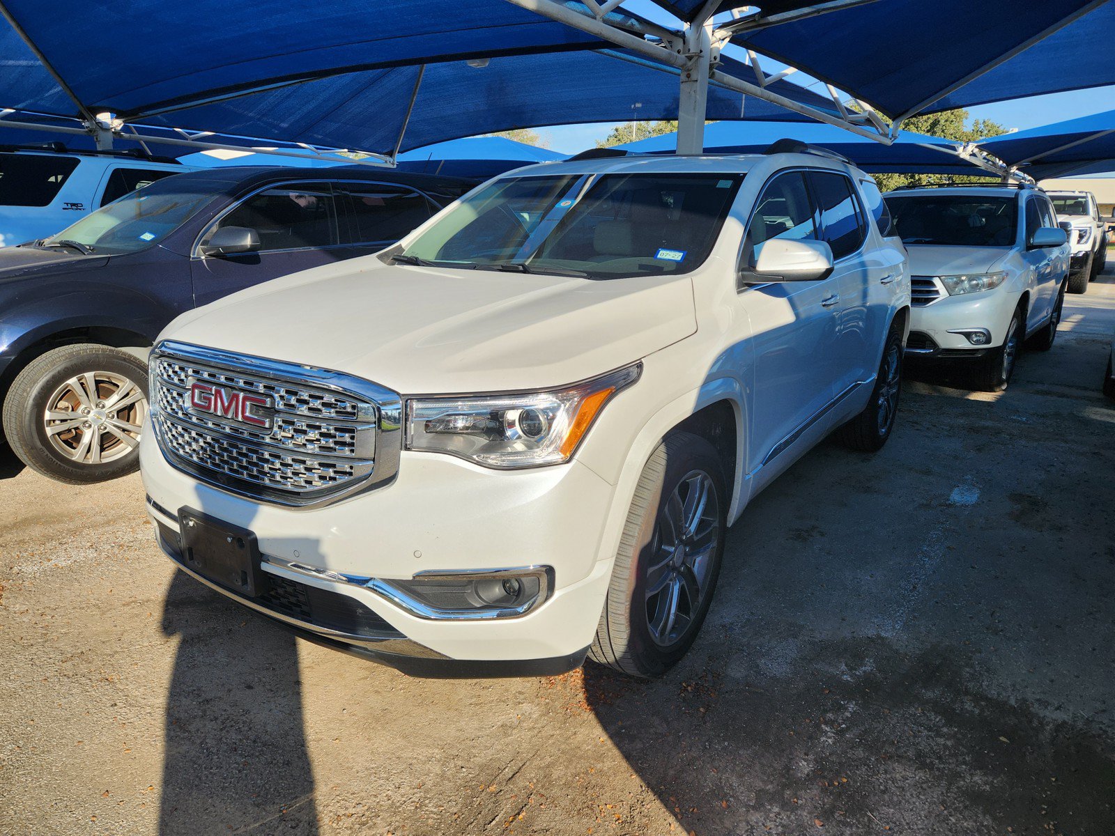 Used 2019 GMC Acadia Denali w/ Technology Package FWD image 2