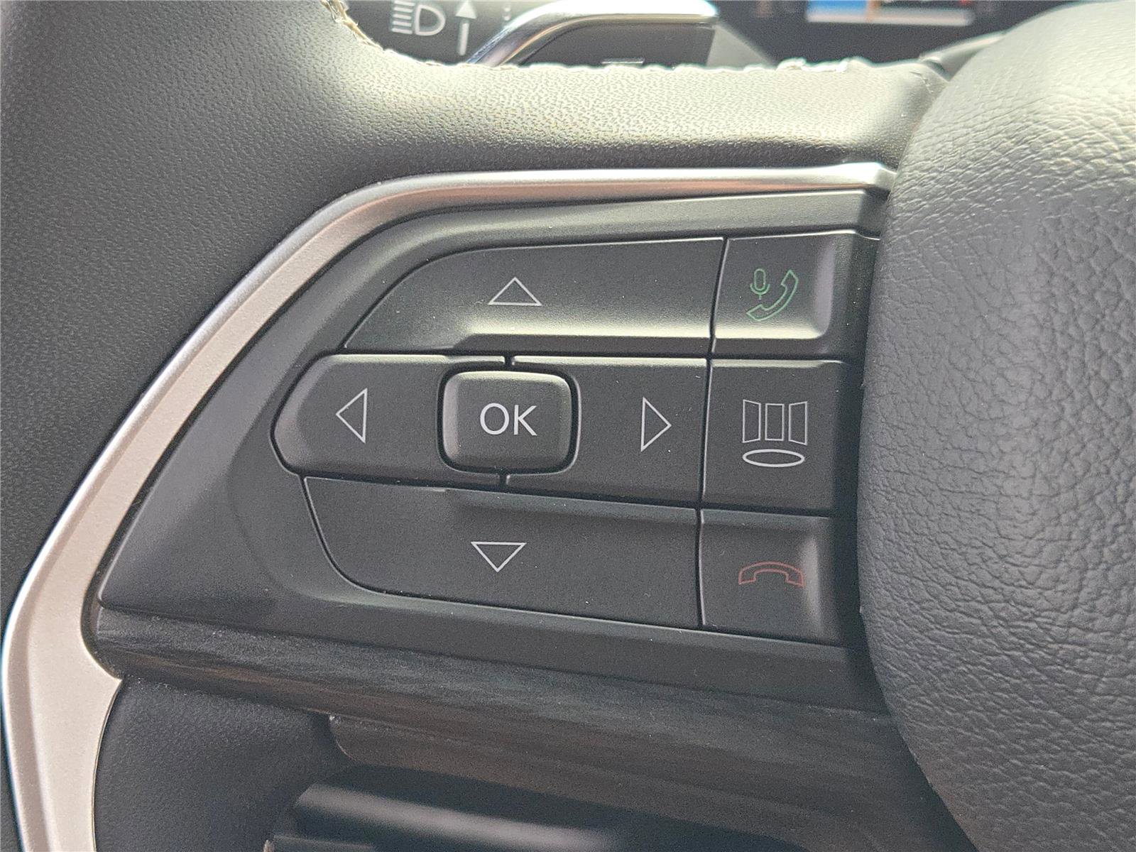 Certified 2024 Jeep Grand Cherokee Altitude image 35
