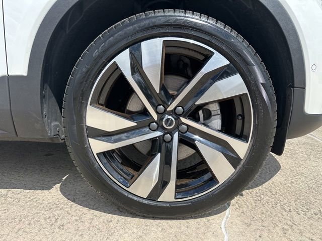 Certified 2023 Volvo XC40 B5 Ultimate w/ Protection Package Premier AWD/4WD image 6