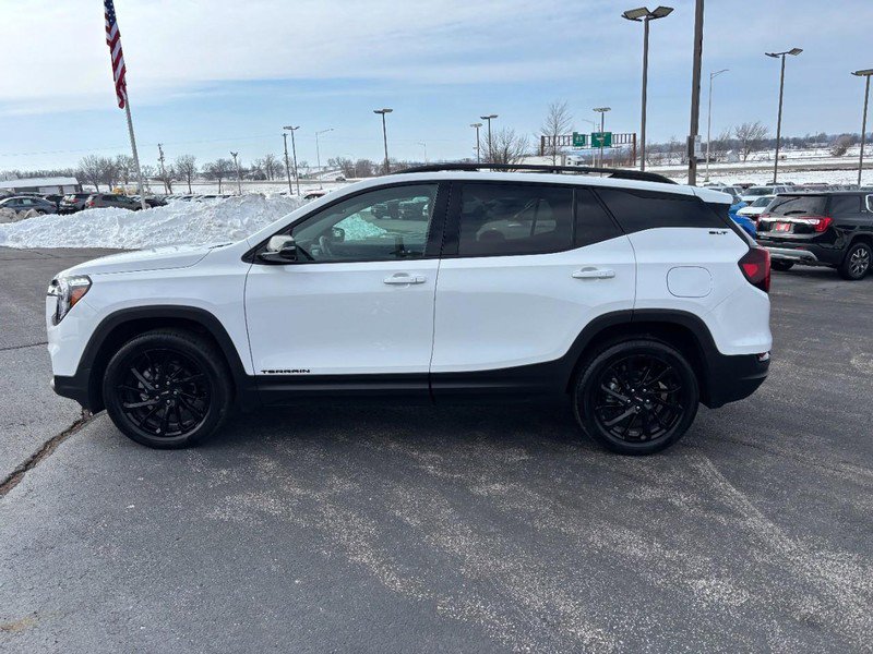 Certified 2024 GMC Terrain SLT w/ Elevation Edition image 2