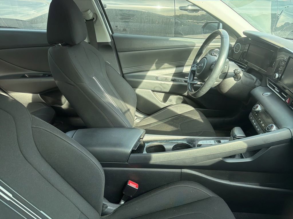 Used 2021 Hyundai Elantra SEL w/ Convenience Package FWD image 2