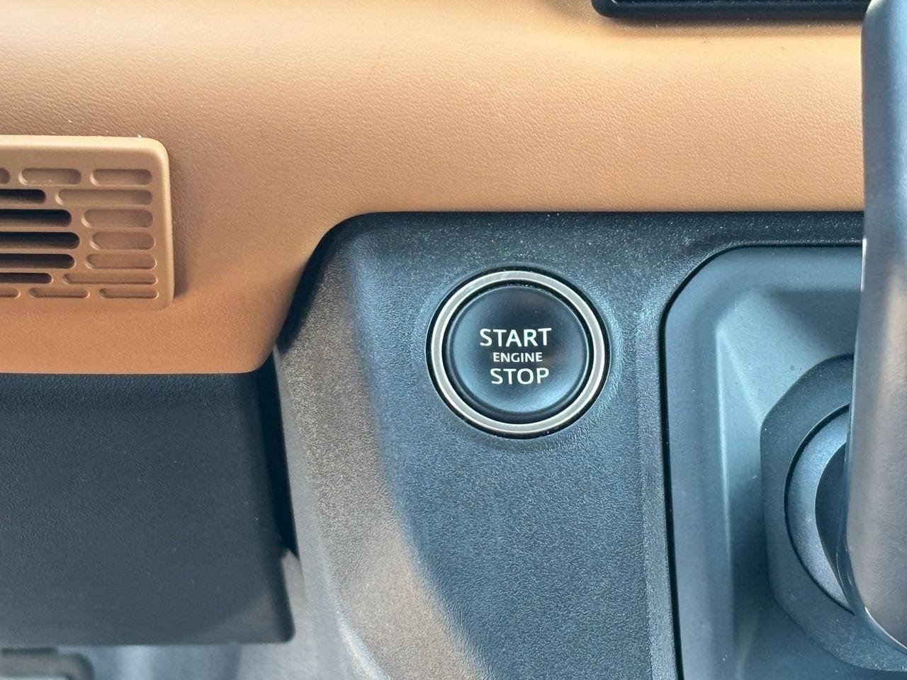 Used 2024 Land Rover Defender 110 X AWD/4WD image 23