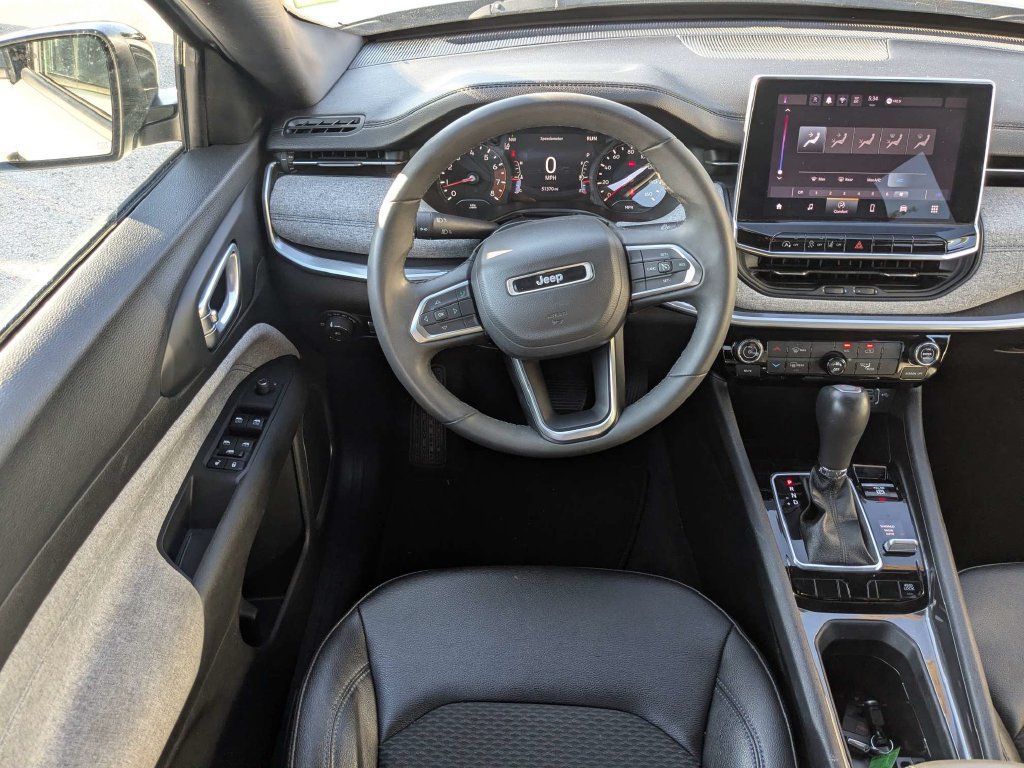 Used 2024 Jeep Compass Latitude AWD/4WD image 23