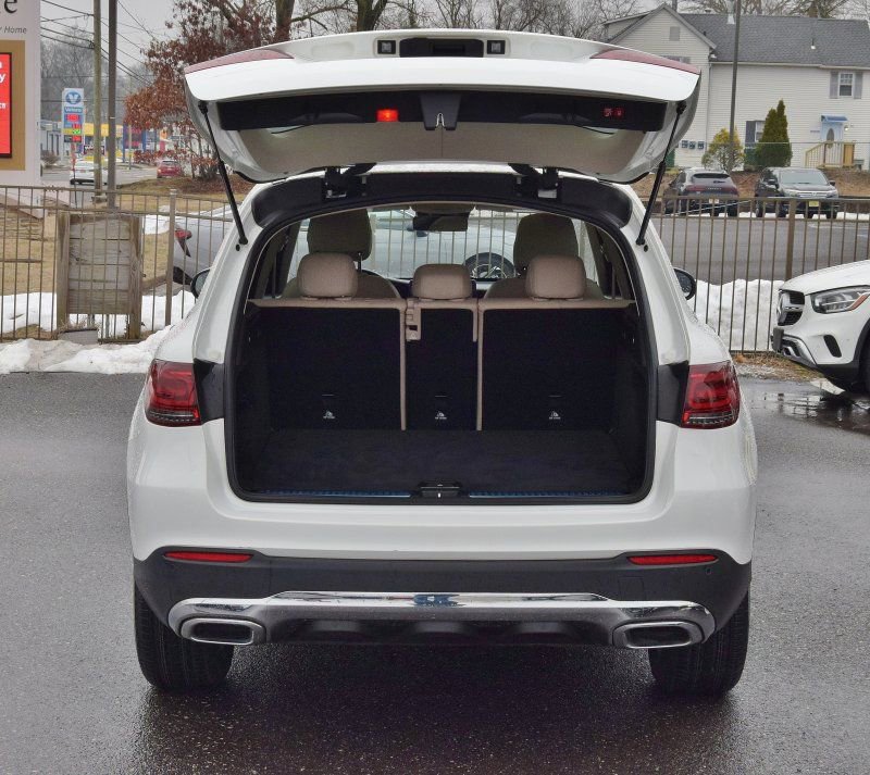 Used 2022 Mercedes-Benz GLC 300 4MATIC w/ Premium Package Lite image 6