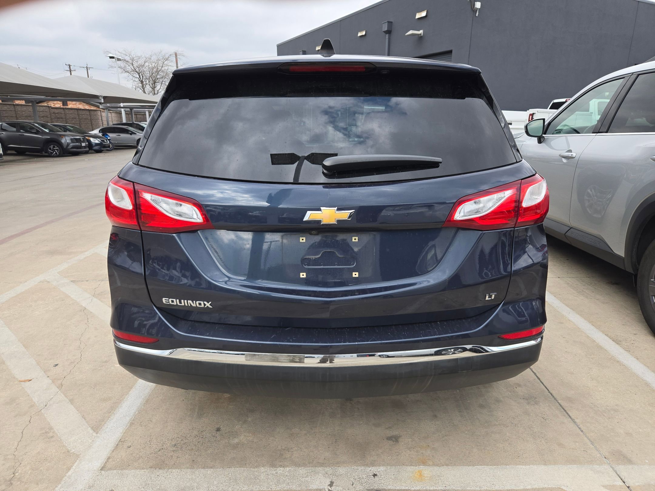 Used 2018 Chevrolet Equinox LT image 3