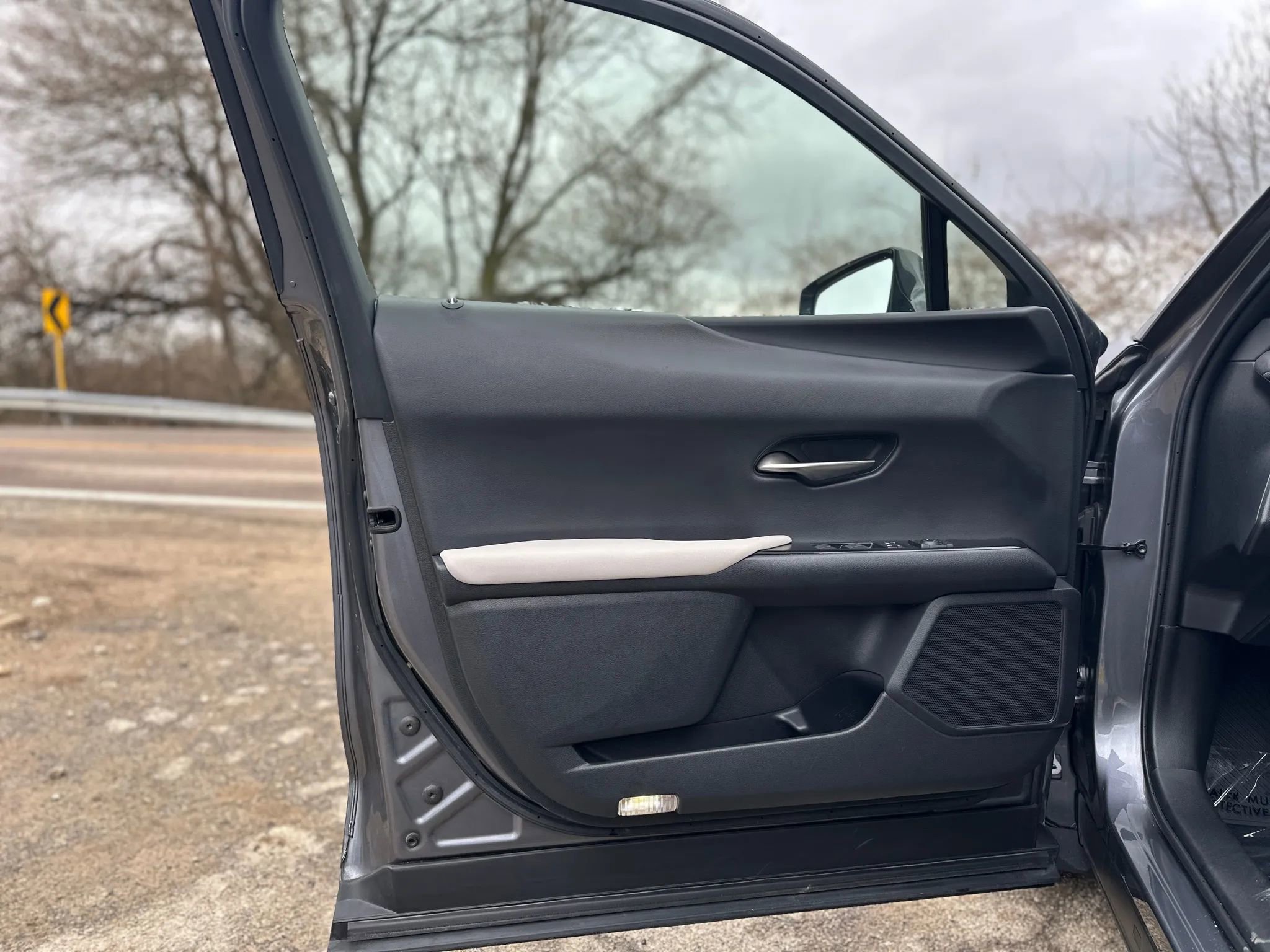 Used 2019 Lexus UX 250h 250h Luxury Sport Utility 4D image 15