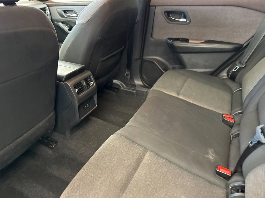 Used 2023 Nissan Rogue SV image 11