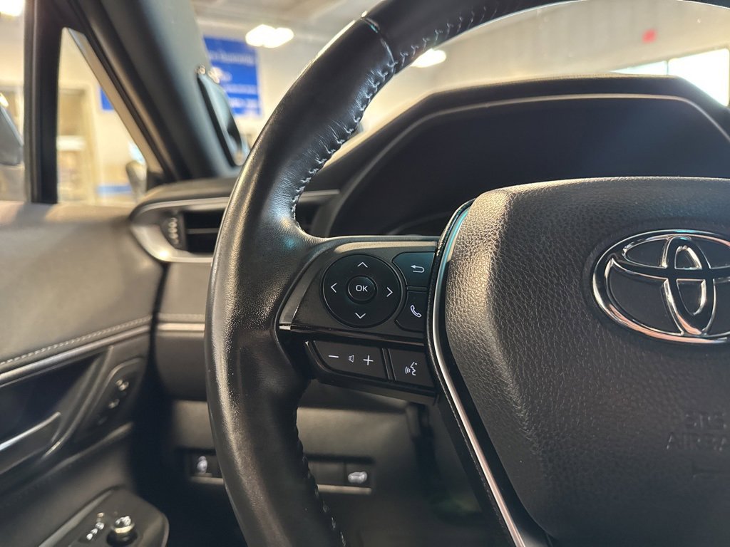 Used 2024 Toyota Venza XLE image 17