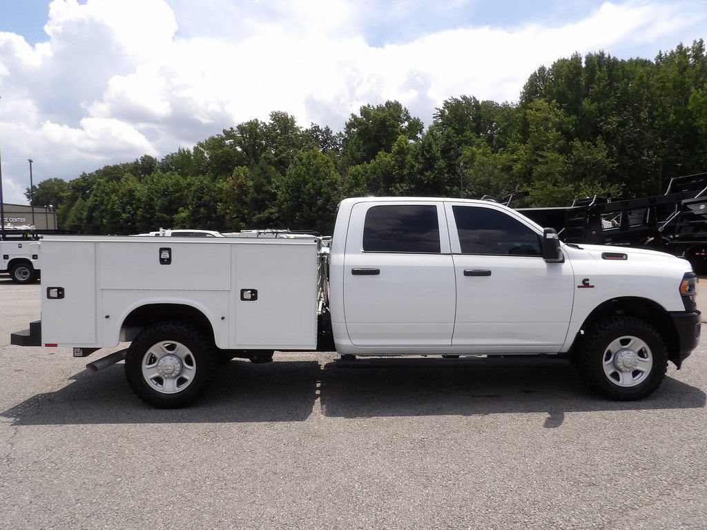 Used 2024 RAM 2500 Tradesman w/ Snow Chief Group AWD/4WD image 9