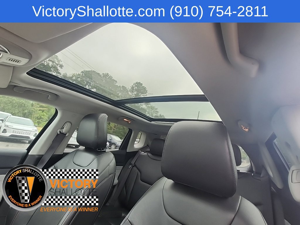 Used 2022 Jeep Compass Latitude w/ Sun and Sound Group AWD/4WD image 5