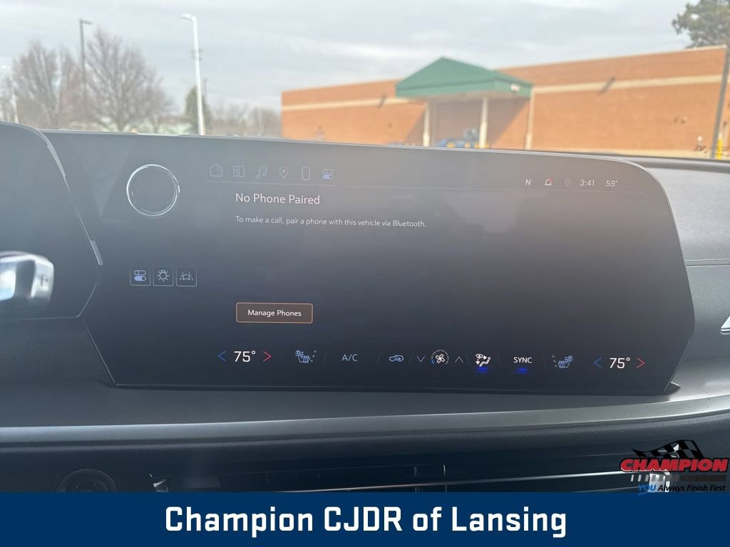 Used 2024 Chevrolet Traverse LT image 35