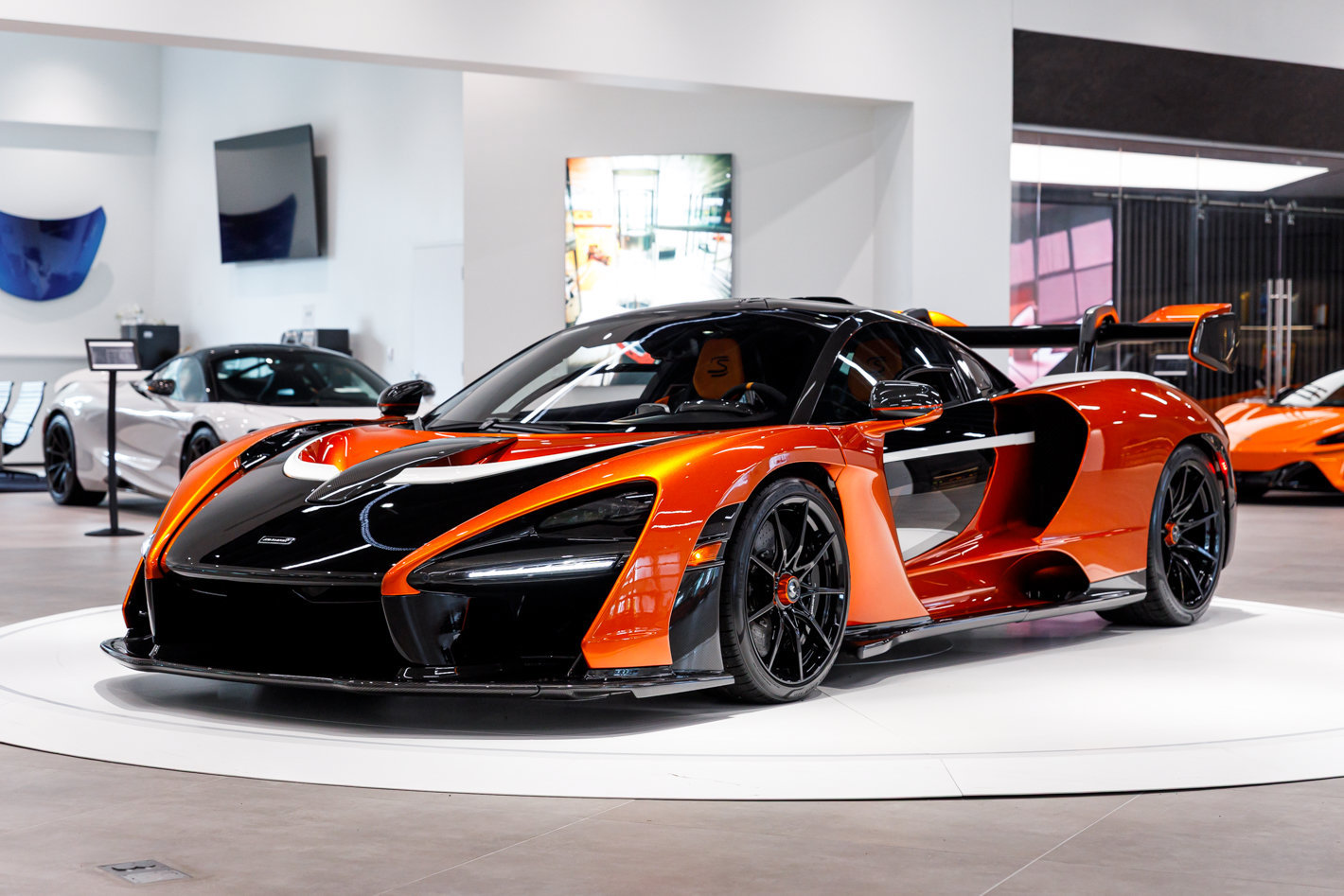 Used 2019 McLaren Senna RWD image 2
