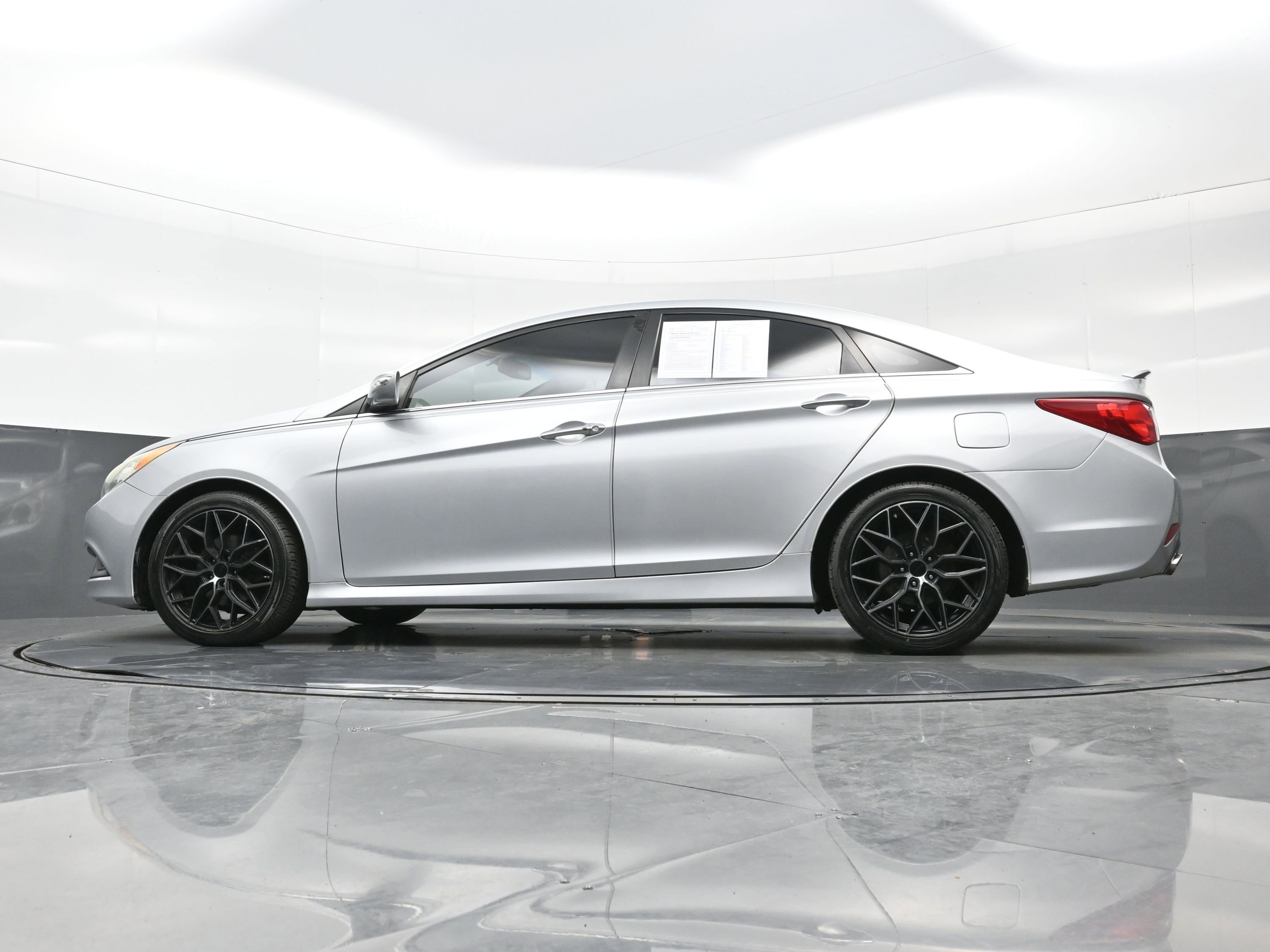 Used 2014 Hyundai Sonata SE w/ Premium Package 03 FWD image 26