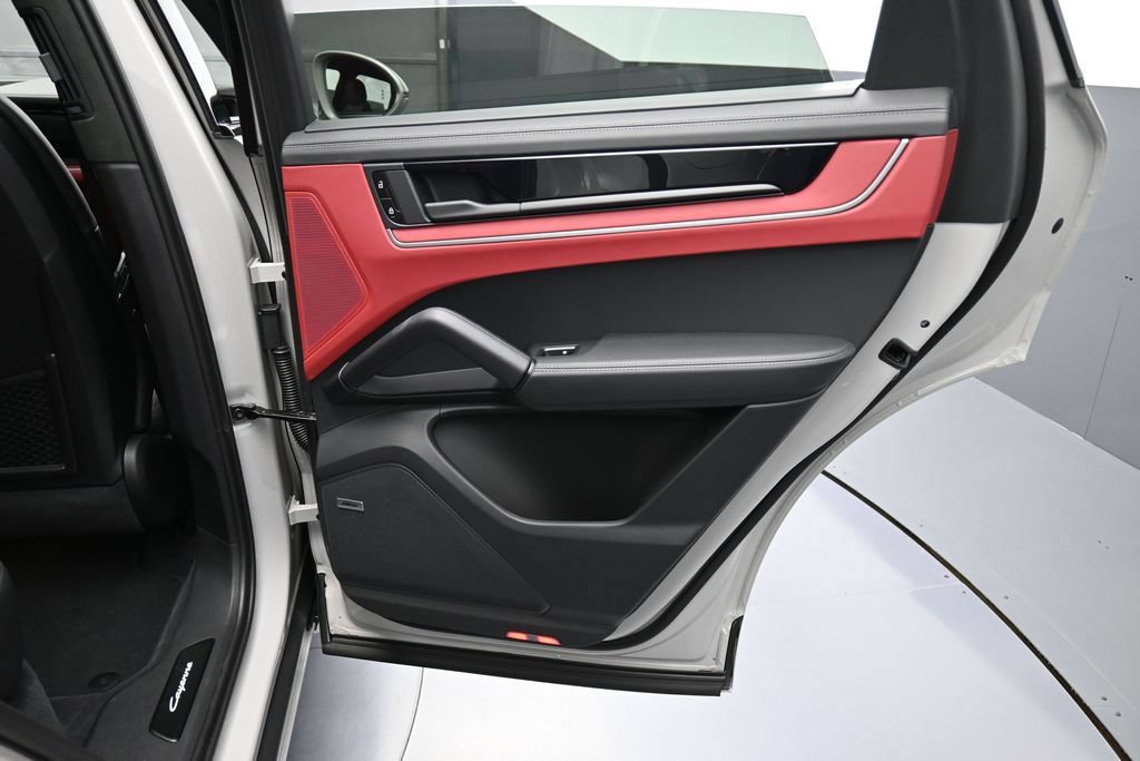 Certified 2025 Porsche Cayenne GTS AWD/4WD image 27