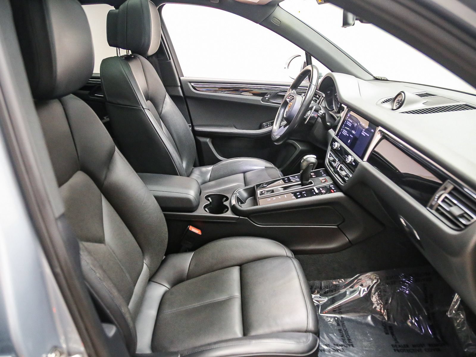 Certified 2022 Porsche Macan AWD/4WD image 20