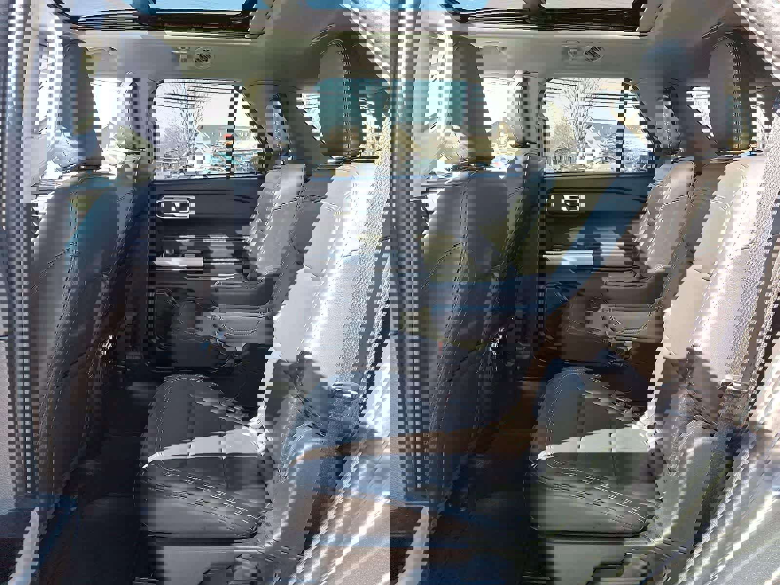 Used 2023 Ford Explorer XLT w/ Equipment Group 202A image 11