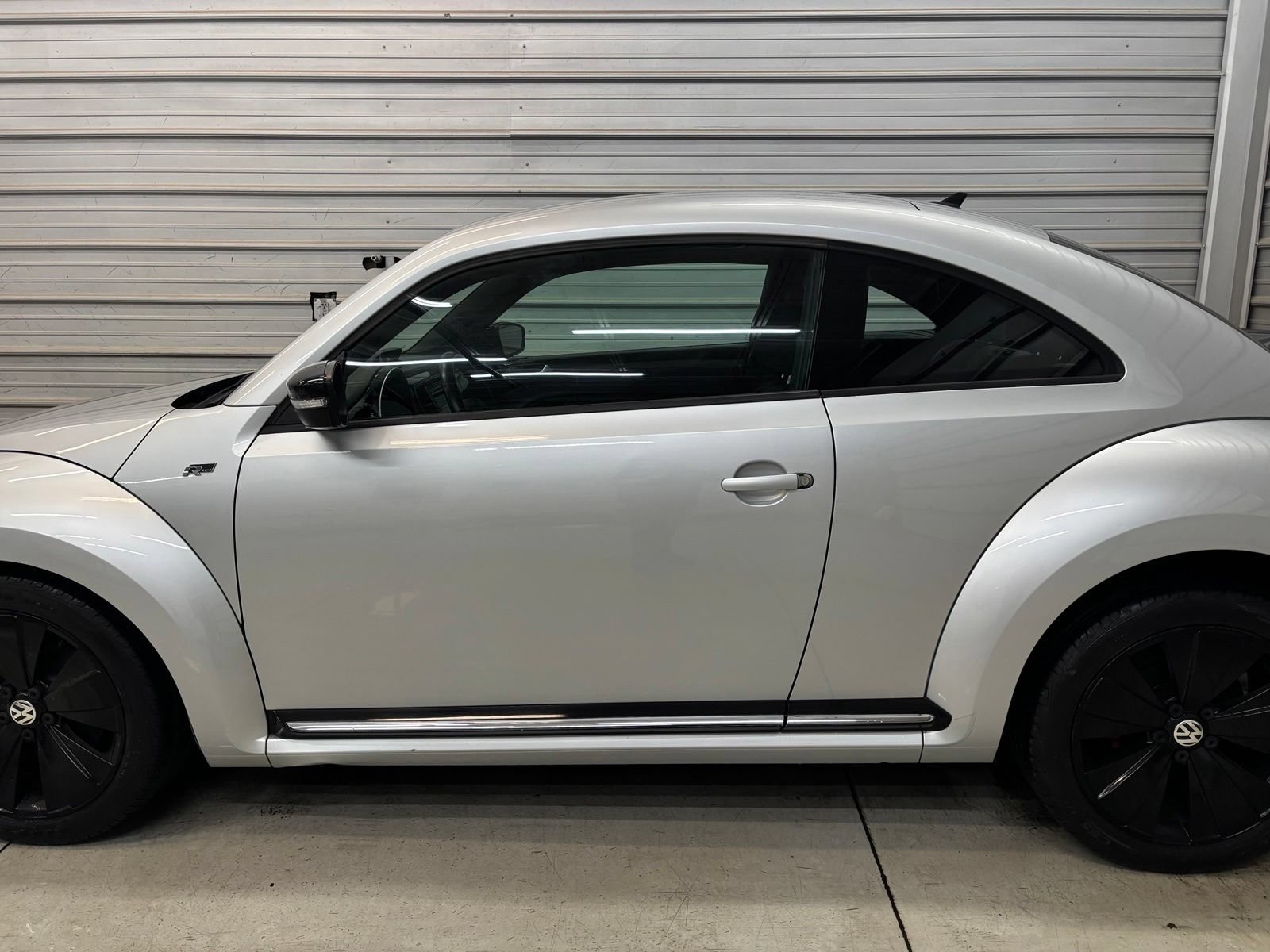 Used 2014 Volkswagen Beetle R-Line FWD image 9