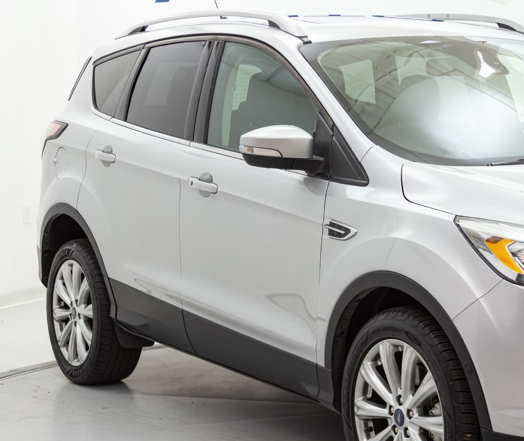 Used 2018 Ford Escape Titanium w/ Ford Safe & Smart Package AWD/4WD image 19