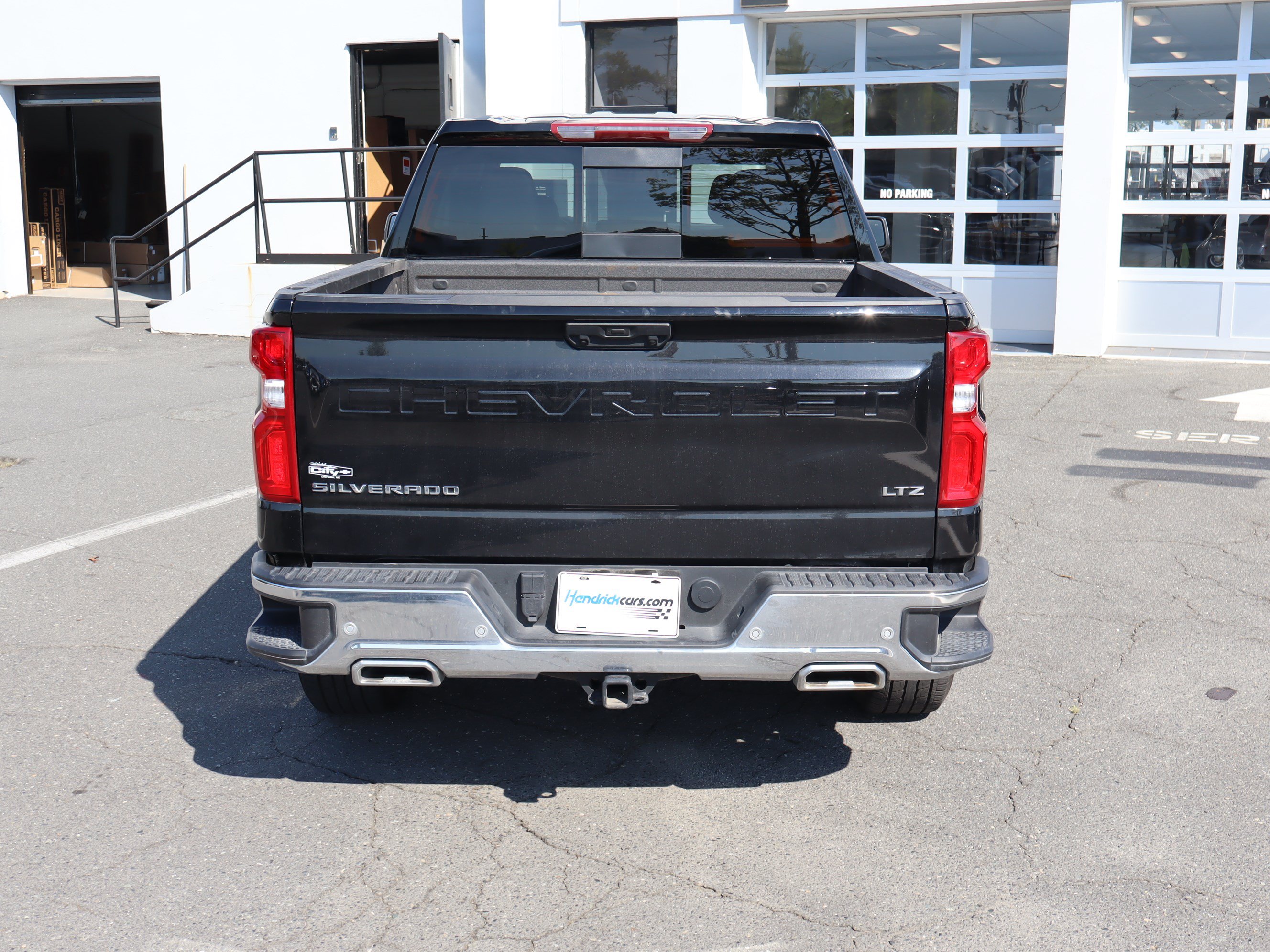 Used 2025 Chevrolet Silverado 1500 LTZ w/ LTZ Convenience Package II AWD/4WD image 9