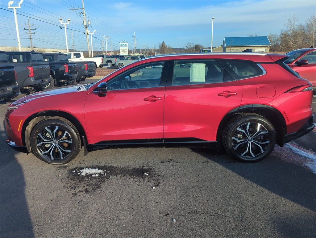 Used 2025 Toyota Crown Signia image 5