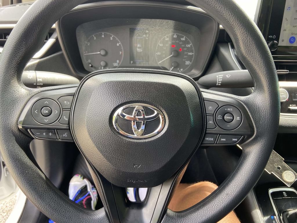 Used 2025 Toyota Corolla LE FWD image 33
