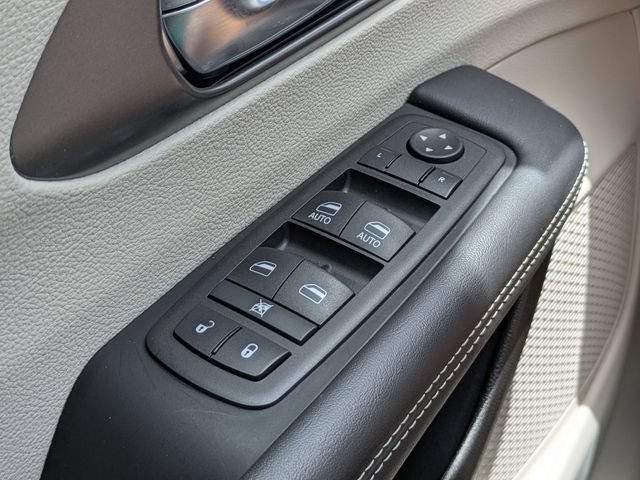Used 2024 Chrysler Pacifica Touring-L AWD/4WD image 28