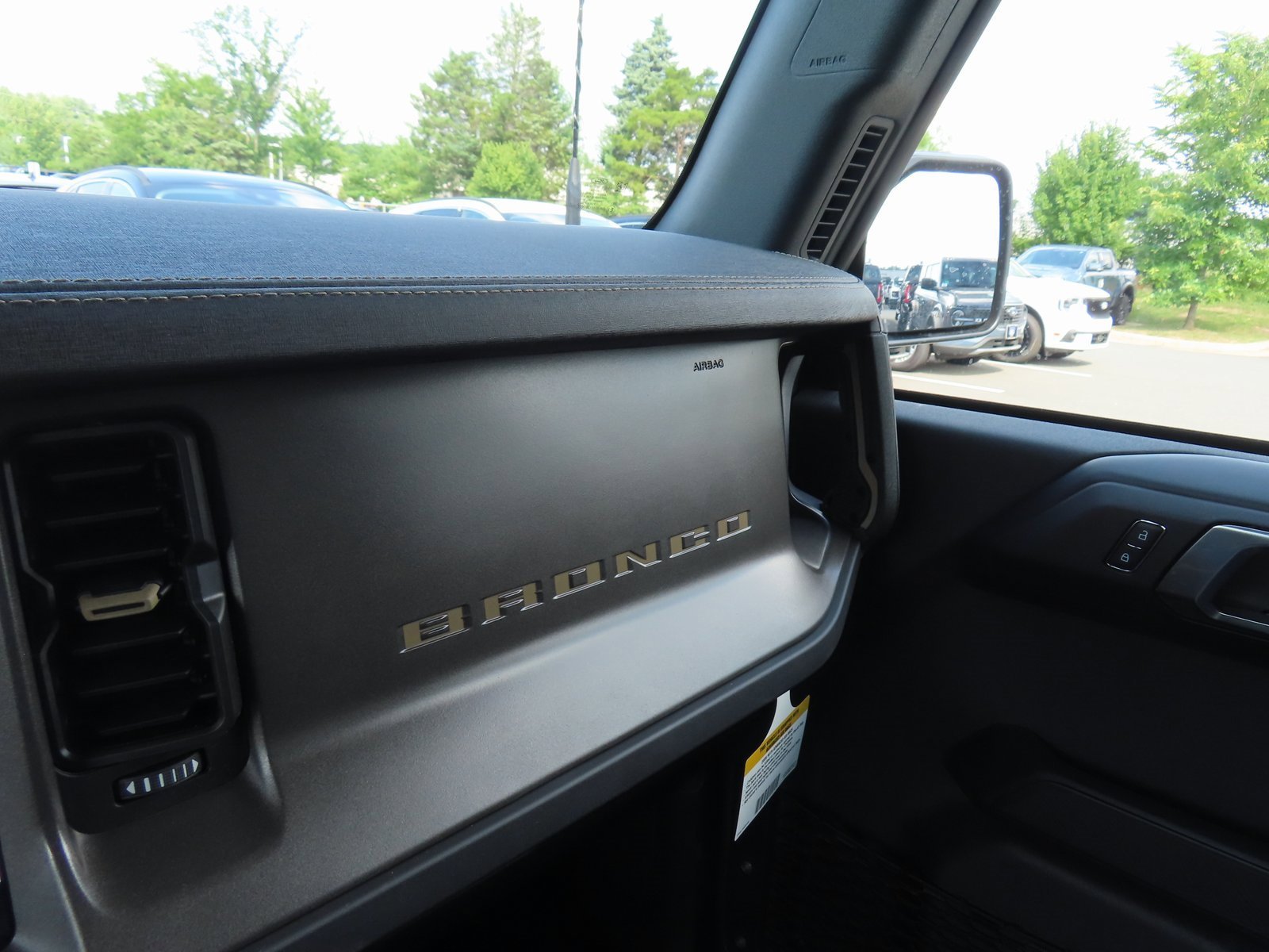 New 2025 Ford Bronco Badlands image 13