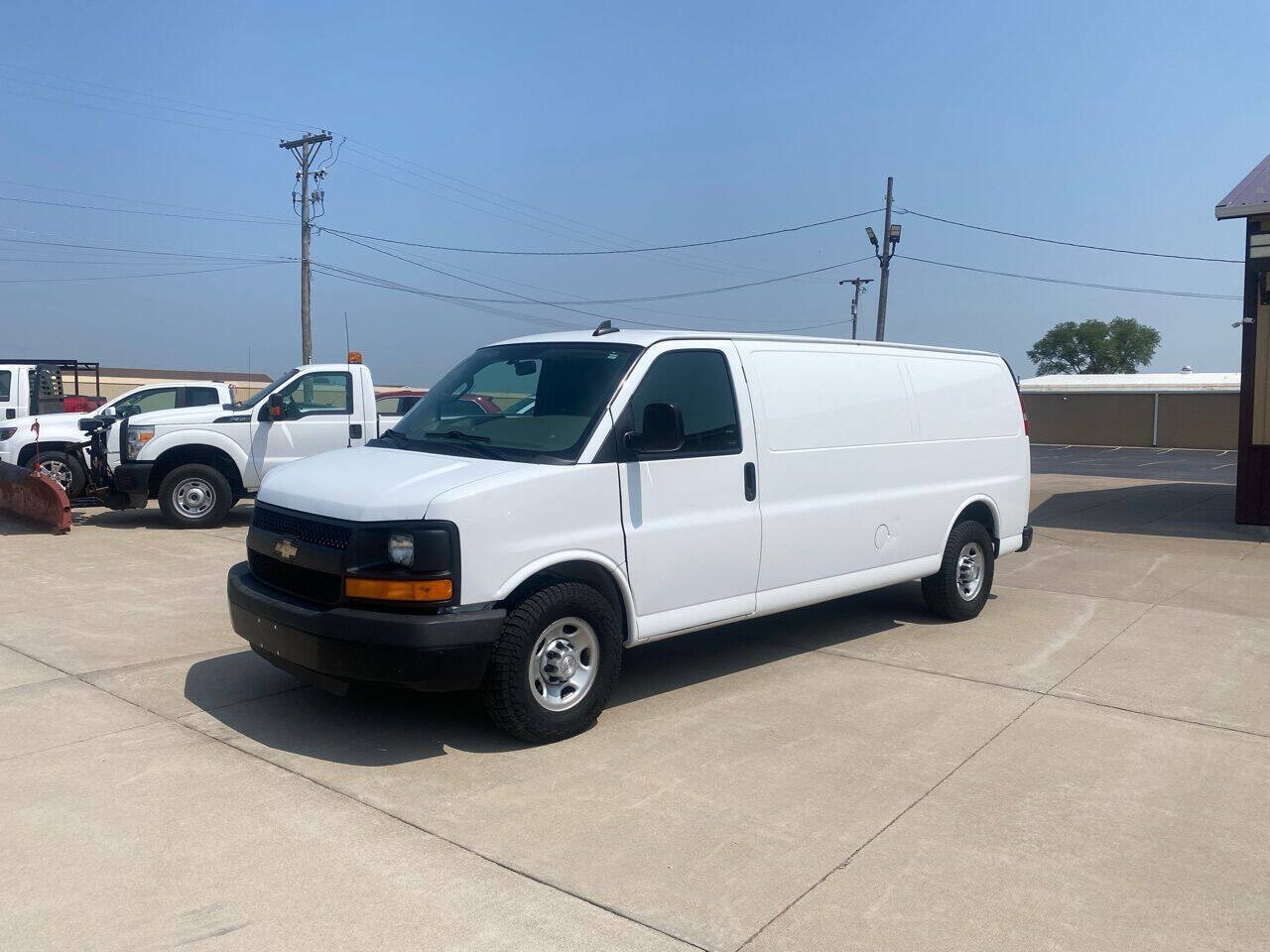 Used 2016 Chevrolet Express 3500 Extended RWD image 2