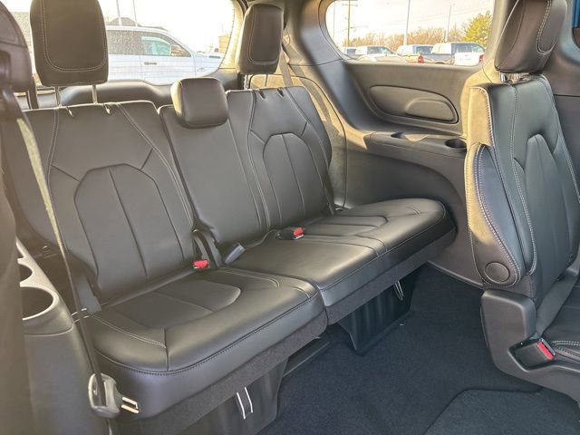 New 2026 Chrysler Pacifica Select image 23