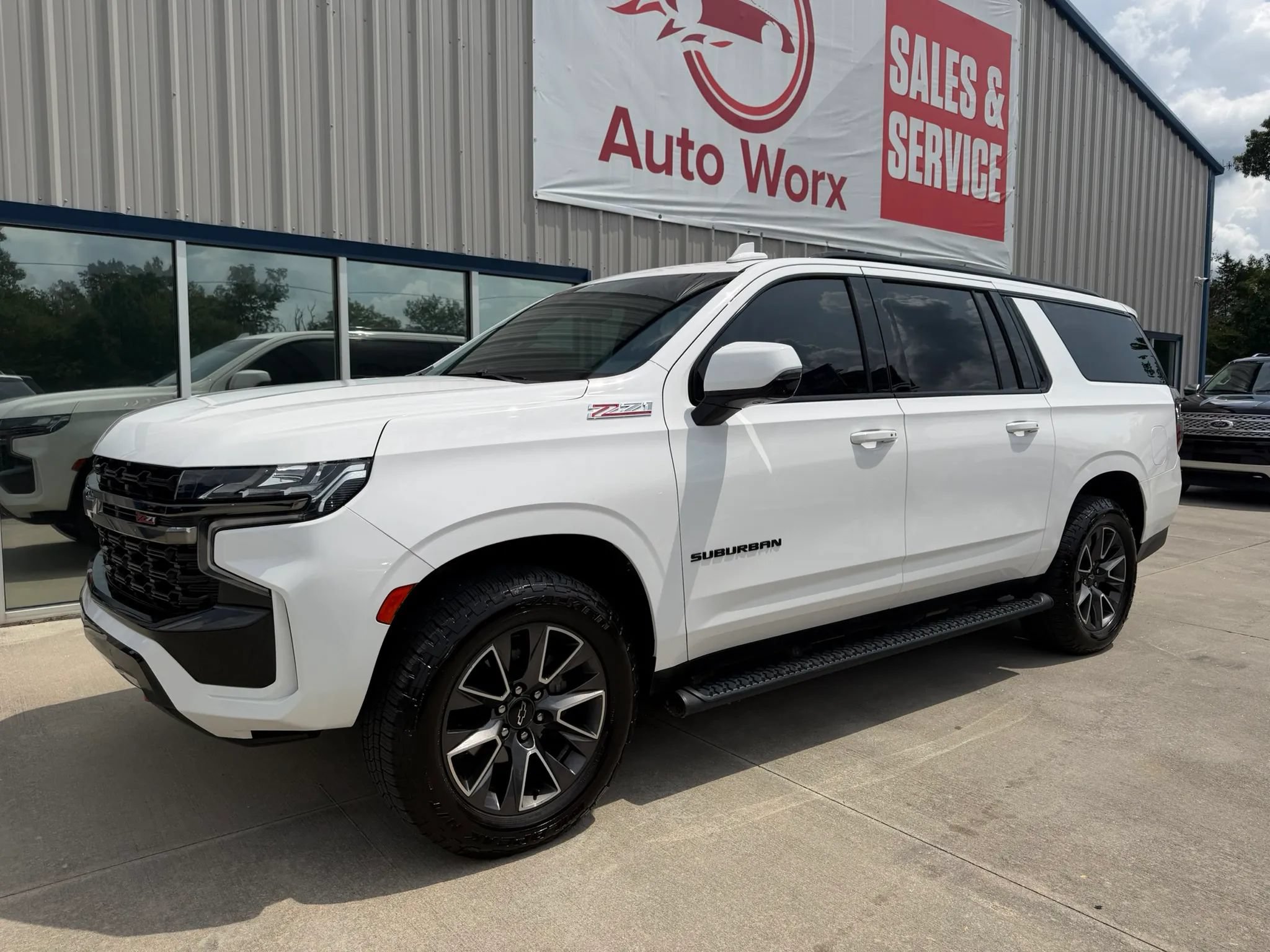 Used 2021 Chevrolet Suburban Z71 w/ Luxury Package AWD/4WD image 21